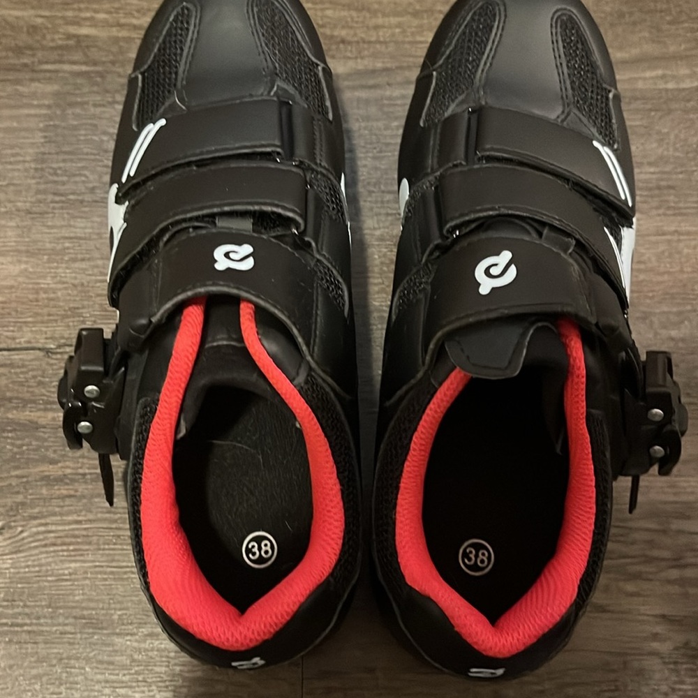 Peloton shoes only used a few times - Picture 2 of 3